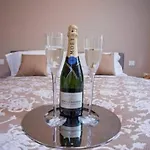 Sanny-grande B Sleeps 8 With Pool By Italian Apartman Ossuccio