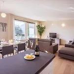 Sanny-grande B Sleeps 8 With Pool By Italian Apartman Ossuccio