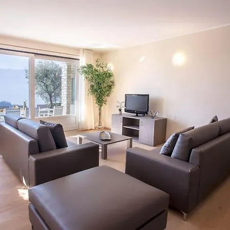 Sanny-grande B Sleeps 8 With Pool By Italian アパート *