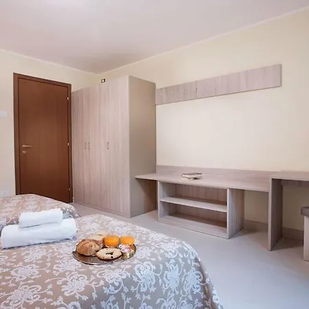 Sanny-grande B Sleeps 8 With Pool By Italian Apartment Ossuccio