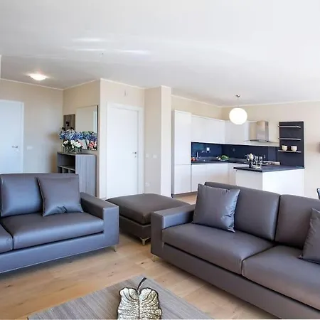 Sanny-grande B Sleeps 8 With Pool By Italian Apartment *