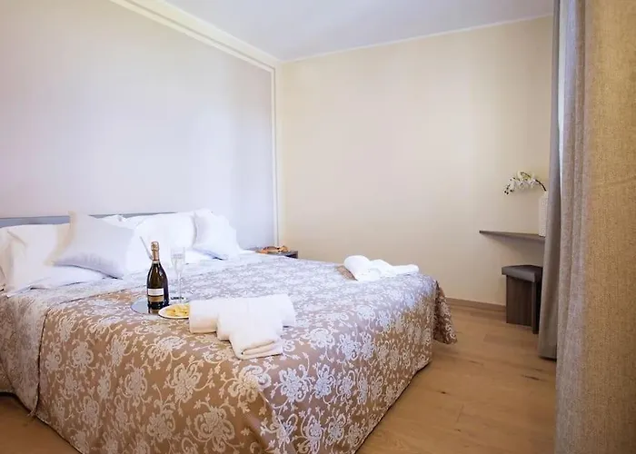 Sanny-grande B Sleeps 8 With Pool By Italian 아파트
