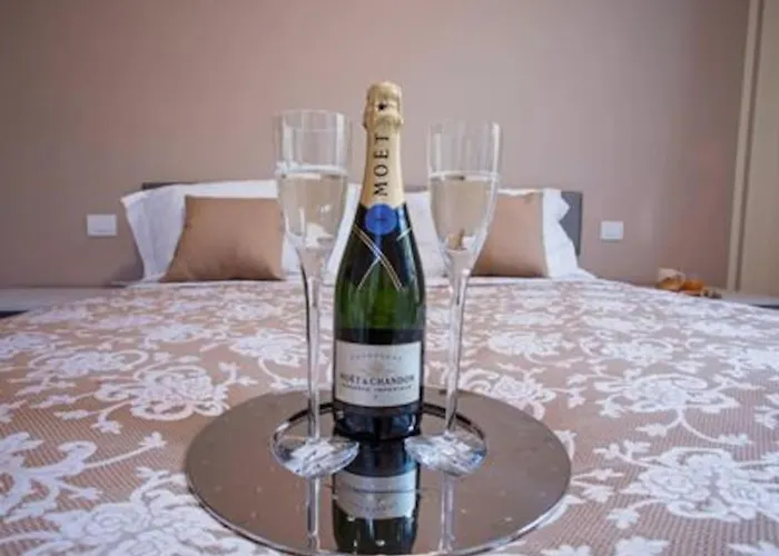 Sanny-grande B Sleeps 8 With Pool By Italian 아파트 오수키오