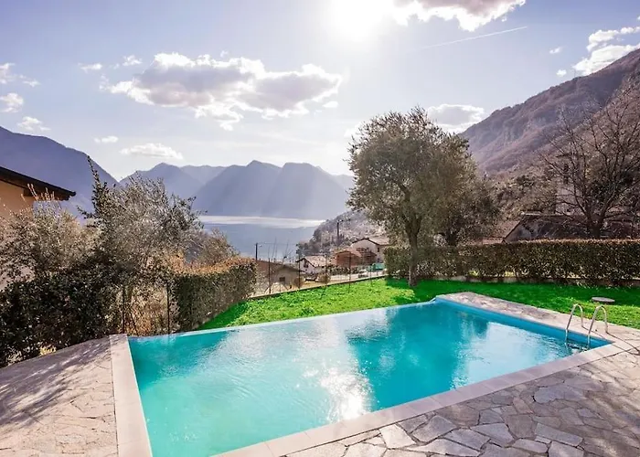 아파트 Sanny-grande B Sleeps 8 With Pool By Italian 오수키오