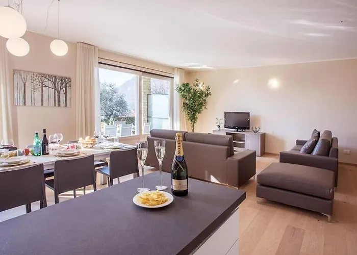 Sanny-grande B Sleeps 8 With Pool By Italian 아파트 오수키오